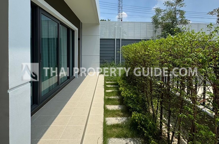 House with Shared Pool for rent in Phaholyothin